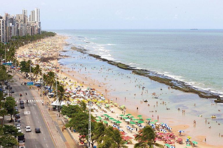 Praia de Boa Viagem em Recife Pernambuco Brasil